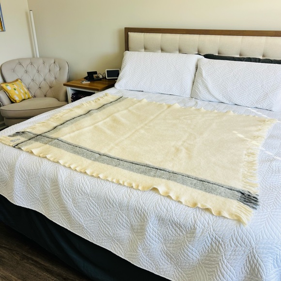 RARE Kardelen AB Sweden 100% Wool Cream, Grey Black Plaid Cottage Throw Blanket - Picture 4 of 10